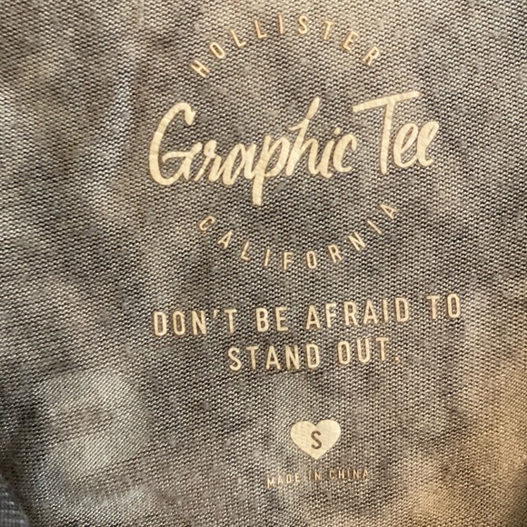 Hollister Graphic Tee - Picture 4 of 4